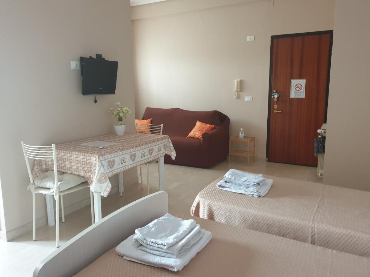 A "Casa Inn-Centro" Monolocale Катания Экстерьер фото