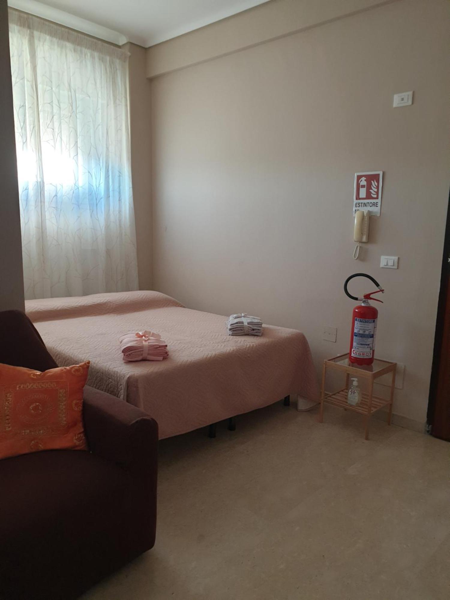 A "Casa Inn-Centro" Monolocale Катания Экстерьер фото